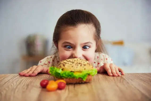 Interdiction de la commercialisation des enfants : solution réelle ou écran de fumée?