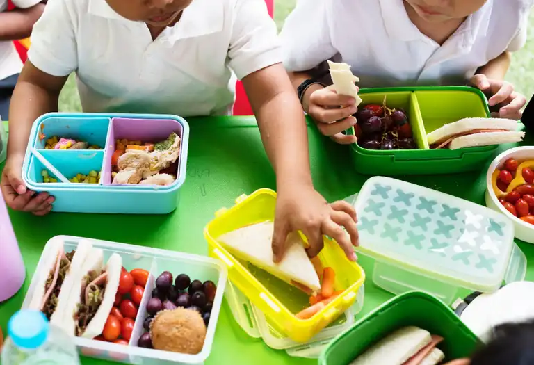 La cafétéria scolaire peut faire bien au-delà de la nourriture